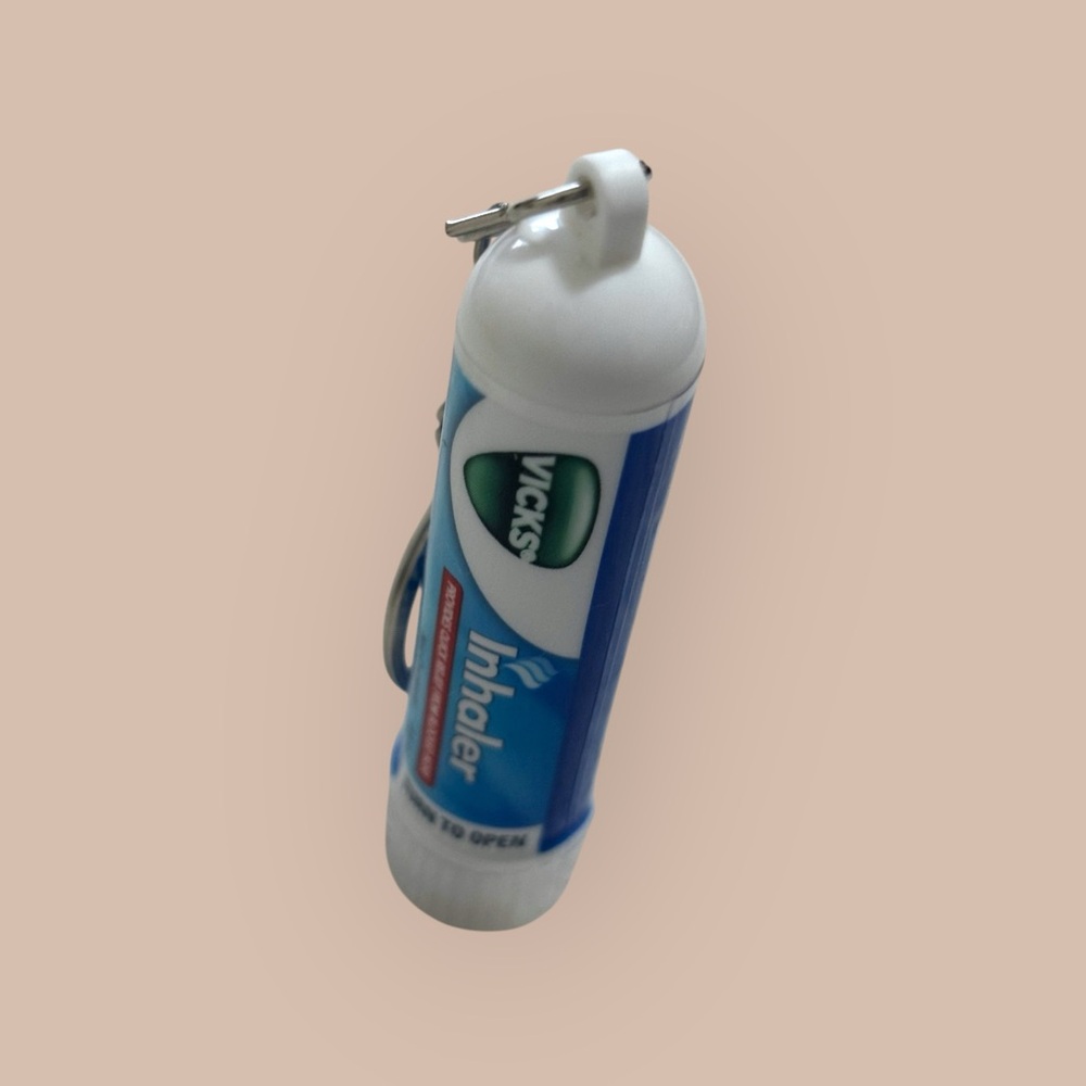 Sealed Blue/White /Red/Green Cylinder Vicks Inhaler and Keychain - Picture 4 of 8